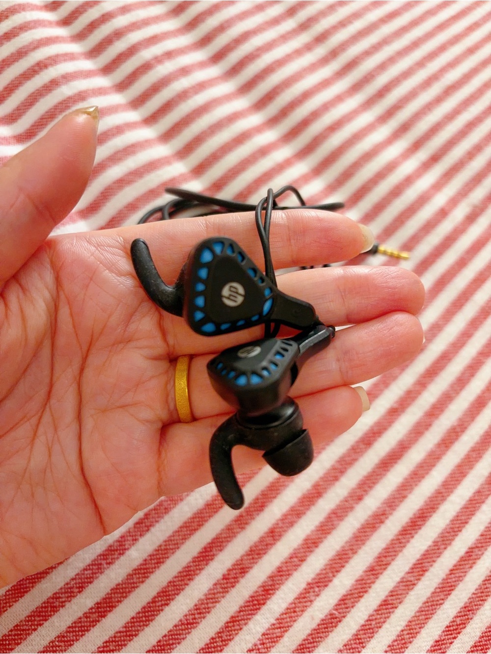 HP H150 Wired Gaming Earbuds with Ear Hooks